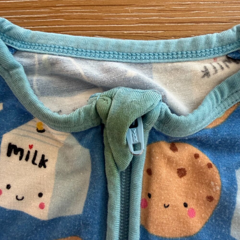 Little Sleepies Cookies & Milk Zippy Size 6-12 months - Picture 3 of 5